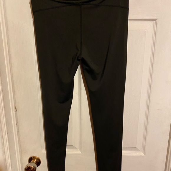 Girls under armour leggings - Picture 2 of 3